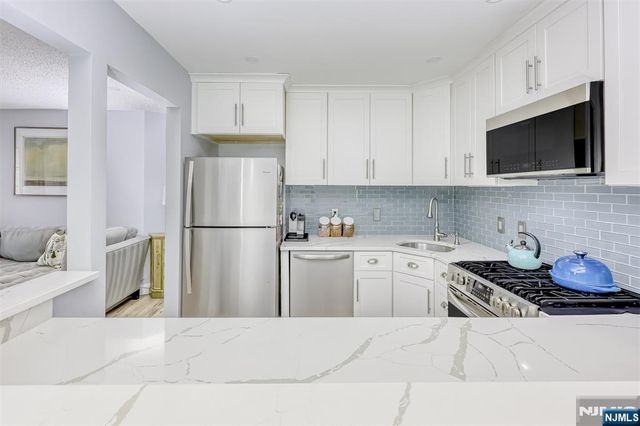667 Juniper Way 667, Mahwah, NJ 07430