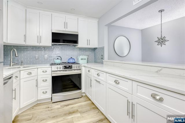 667 Juniper Way 667, Mahwah, NJ 07430