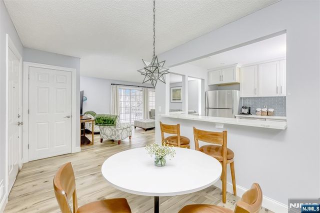 667 Juniper Way 667, Mahwah, NJ 07430