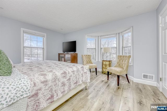 667 Juniper Way 667, Mahwah, NJ 07430