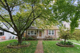 2321 Lee Street, Evanston, IL 60202
