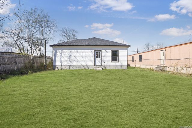 804 Peach, Jourdanton, TX 78026