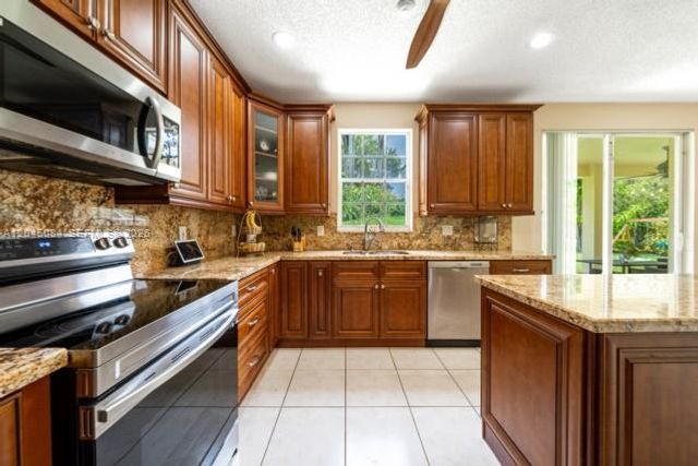 3745 Heron Ridge Ln 3745, Weston, FL 33331