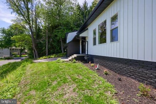 1321 VALLEY VIEW RD, York, PA 17403