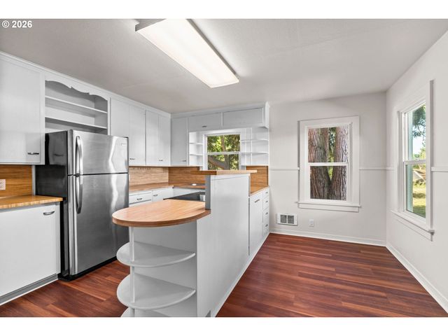 90798 ALVADORE Rd, Junction City, OR 97448