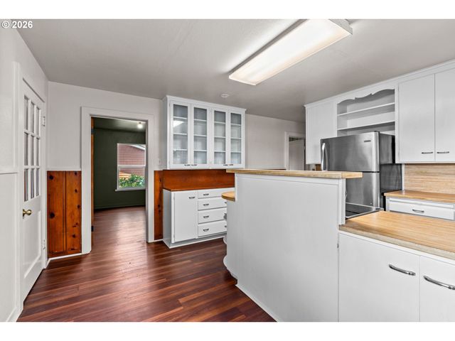 90798 ALVADORE Rd, Junction City, OR 97448