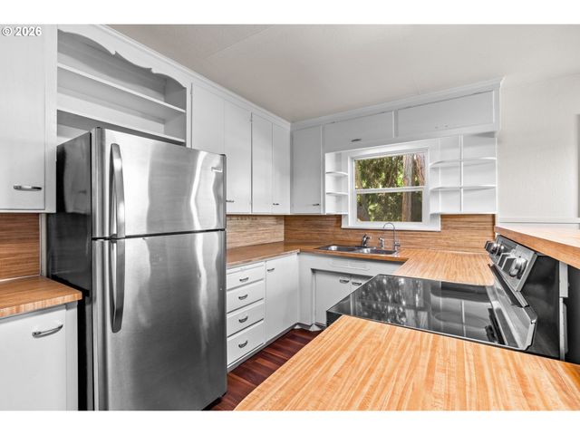 90798 ALVADORE Rd, Junction City, OR 97448