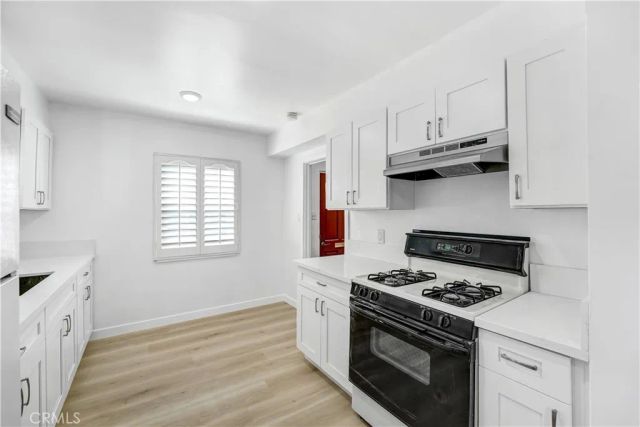 124 S Beachwood, Burbank, CA 91506