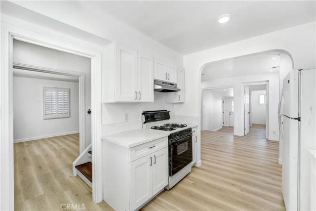 124 S Beachwood, Burbank, CA 91506