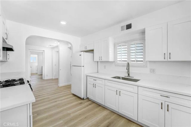 124 S Beachwood, Burbank, CA 91506