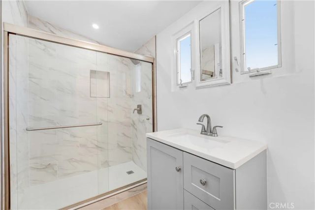 124 S Beachwood, Burbank, CA 91506