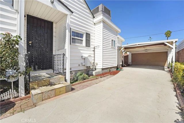 124 S Beachwood, Burbank, CA 91506