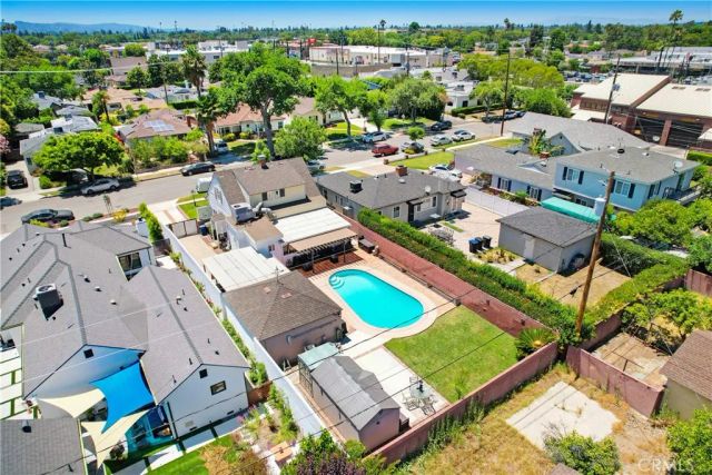 124 S Beachwood, Burbank, CA 91506