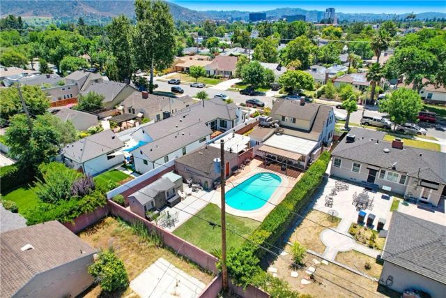 124 S Beachwood, Burbank, CA 91506