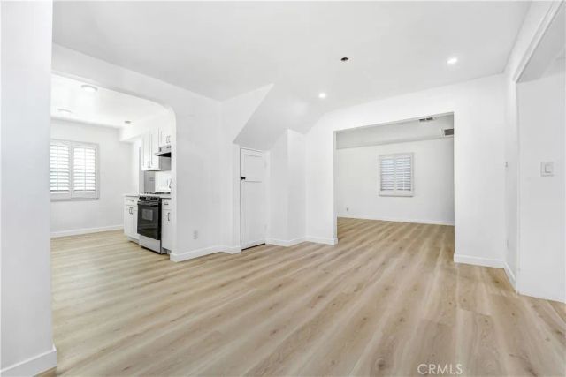 124 S Beachwood, Burbank, CA 91506