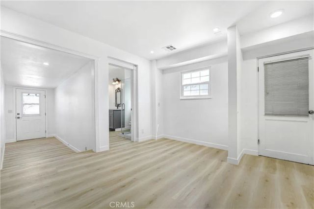 124 S Beachwood, Burbank, CA 91506