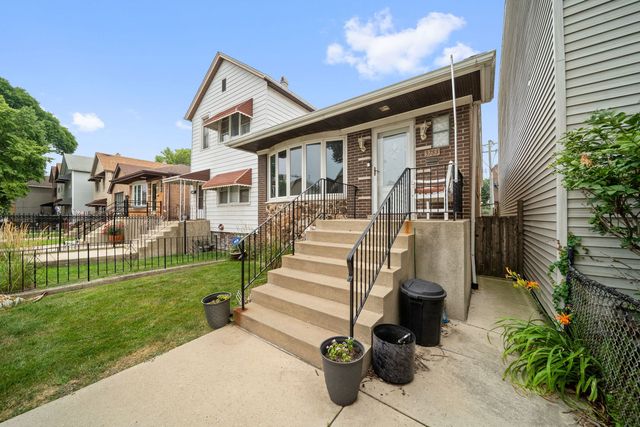 3753 S Emerald Avenue, Chicago, IL 60609