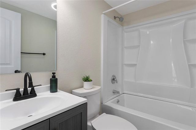 17405 E 228th Street, Harrisonville, MO 64701