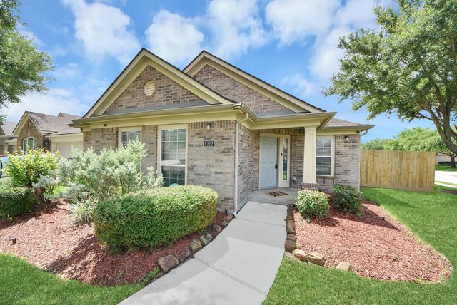 9302 Water Edge Point Lane, Humble, TX 77396
