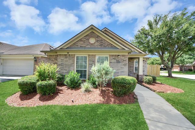 9302 Water Edge Point Lane, Humble, TX 77396