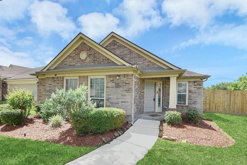 9302 Water Edge Point Lane, Humble, TX 77396