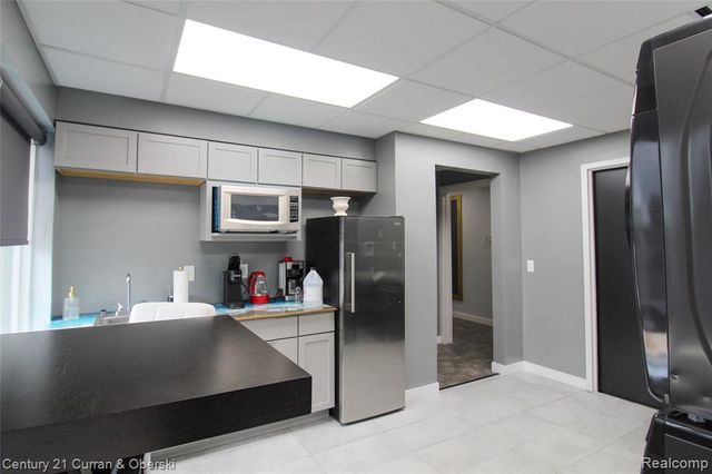 27621 Warren Road, Garden City, MI 48135