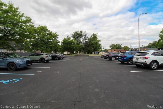 27621 Warren Road, Garden City, MI 48135