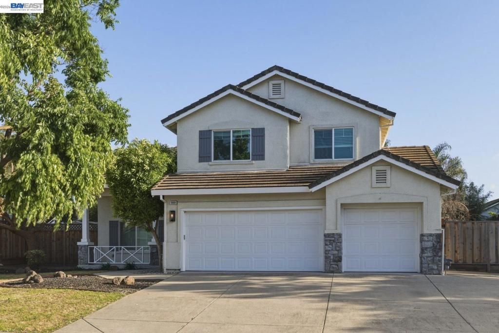 Image 2 of property listing at 5689 Mollie Cir, Livermore, CA 94551