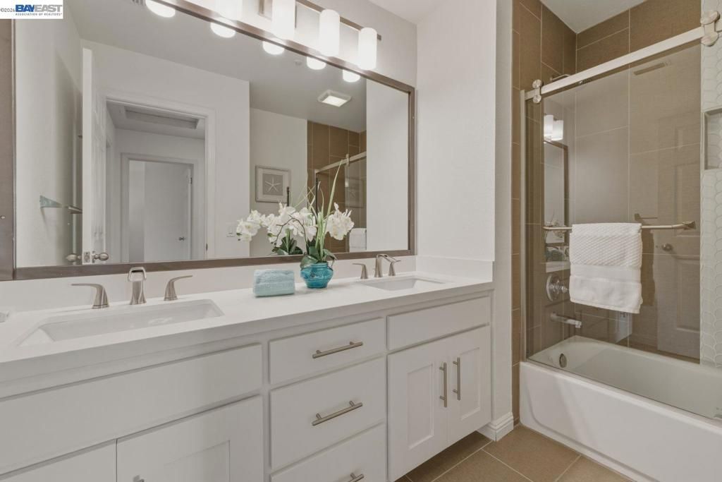 Image 37 of property listing at 5689 Mollie Cir, Livermore, CA 94551