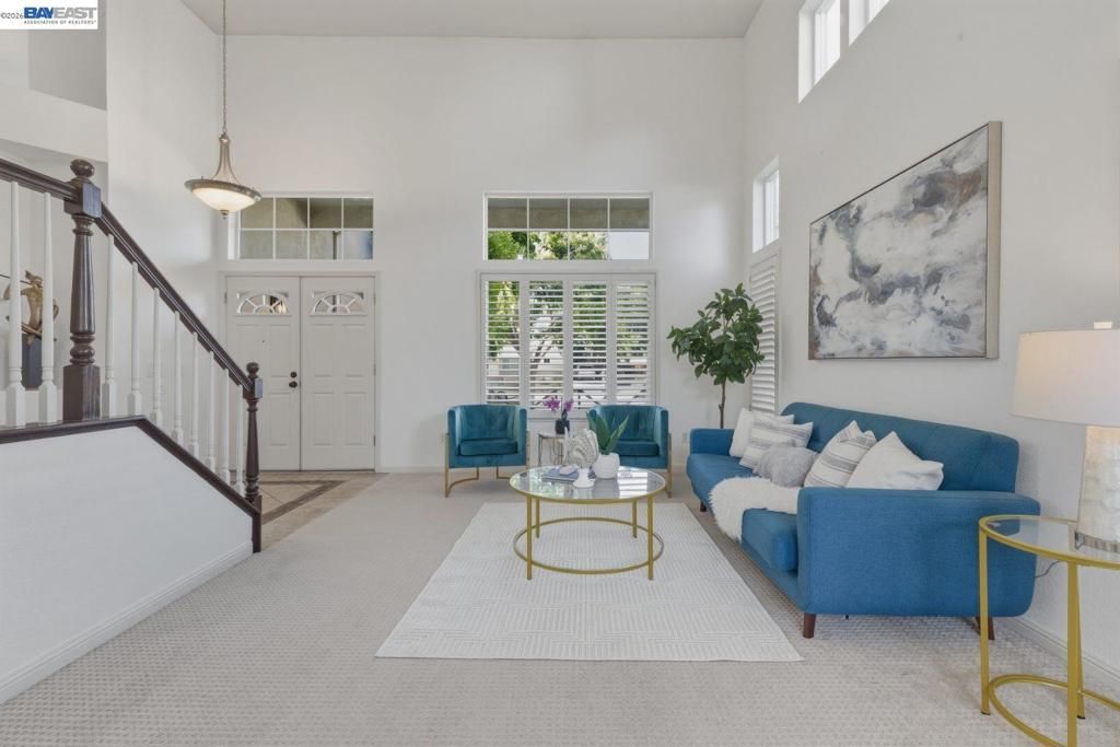 Image 6 of property listing at 5689 Mollie Cir, Livermore, CA 94551