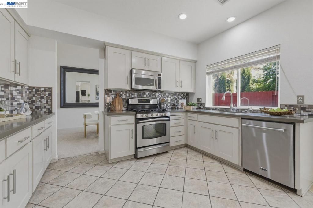 Image 9 of property listing at 5689 Mollie Cir, Livermore, CA 94551