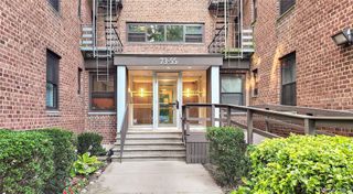 73-55 210th Street 4J, Oakland Gardens, NY 11364