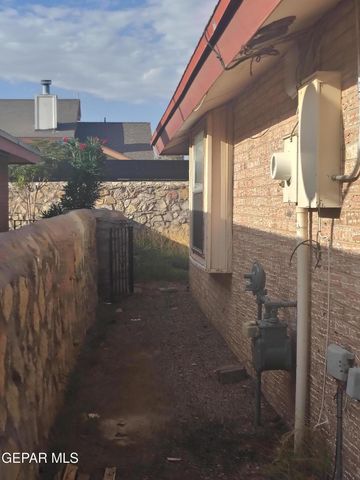 11395 Lake Erie Drive, El Paso, TX 79936