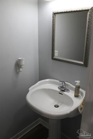 5540 Forest Hills Ln, Milton, FL 32570