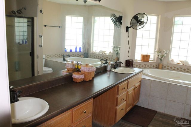 5540 Forest Hills Ln, Milton, FL 32570