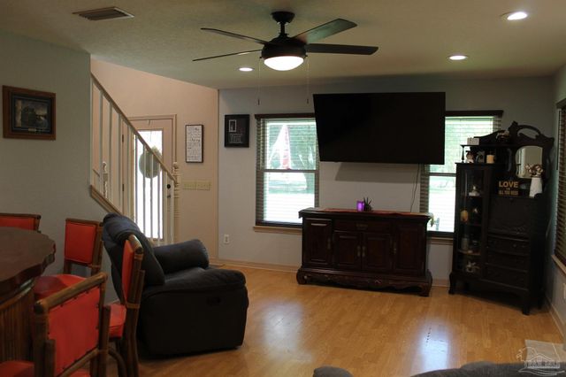 5540 Forest Hills Ln, Milton, FL 32570