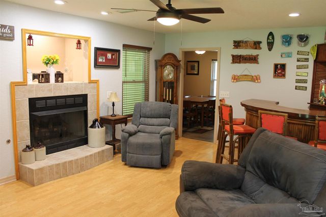 5540 Forest Hills Ln, Milton, FL 32570