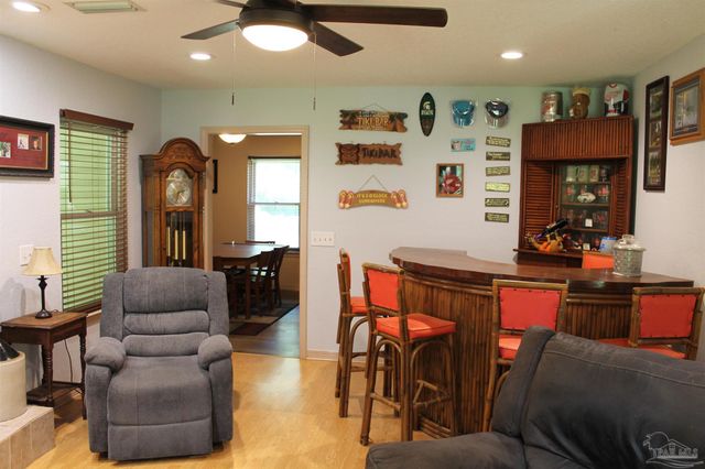 5540 Forest Hills Ln, Milton, FL 32570