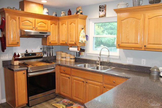 5540 Forest Hills Ln, Milton, FL 32570