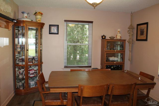 5540 Forest Hills Ln, Milton, FL 32570