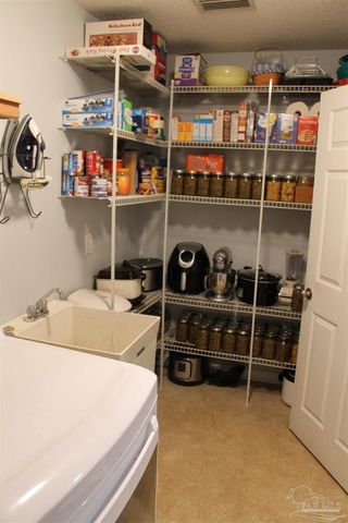 5540 Forest Hills Ln, Milton, FL 32570