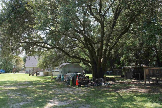 5540 Forest Hills Ln, Milton, FL 32570