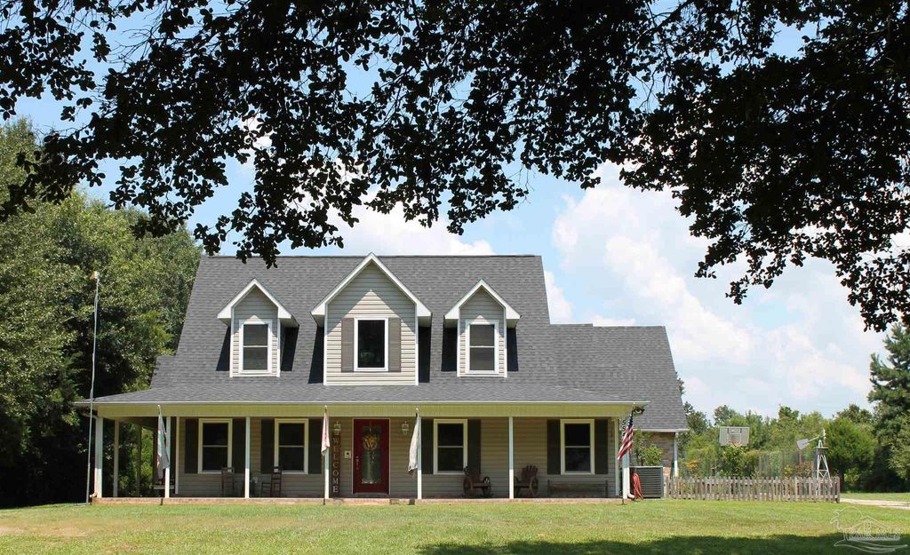 5540 Forest Hills Ln, Milton, FL 32570