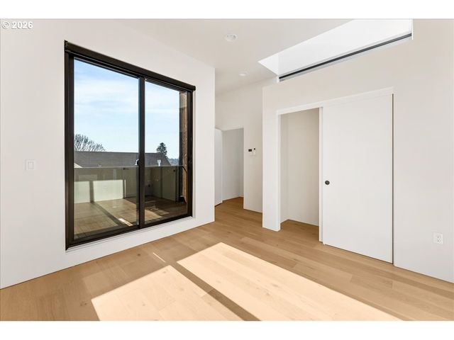 2268 Se DIVISION St, Portland, OR 97202