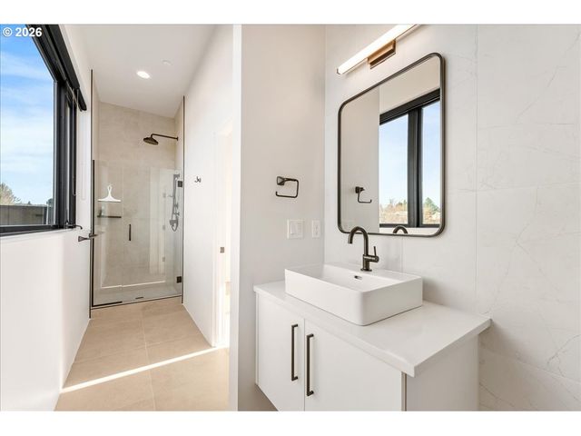 2268 Se DIVISION St, Portland, OR 97202