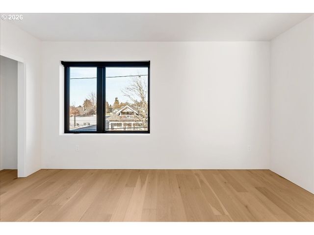 2268 Se DIVISION St, Portland, OR 97202