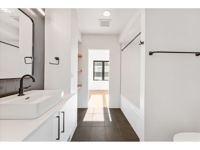 2268 Se DIVISION St, Portland, OR 97202