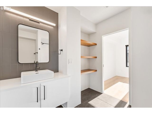 2268 Se DIVISION St, Portland, OR 97202