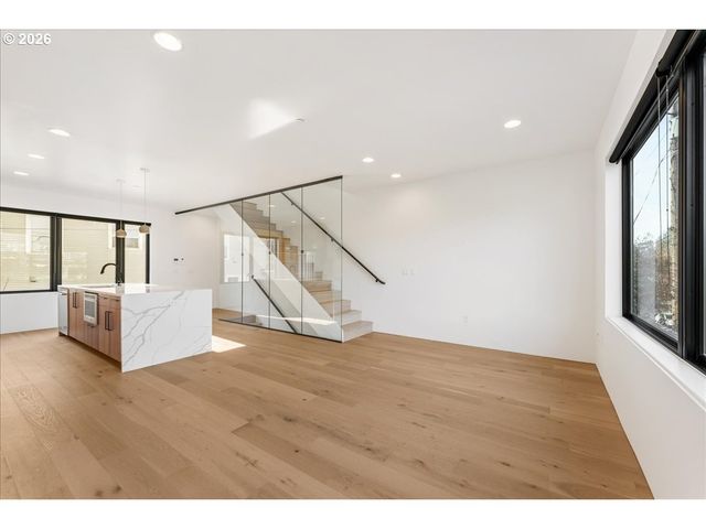 2268 Se DIVISION St, Portland, OR 97202