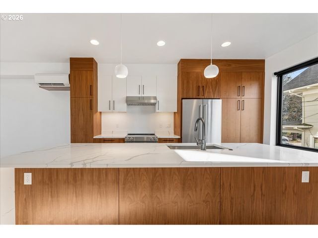 2268 Se DIVISION St, Portland, OR 97202